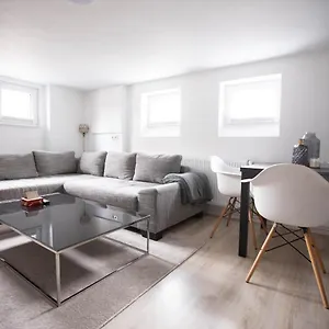 https://4-zimmer-80qm-parkplatz-wlan-kellerapartment.hannover-hotel.net