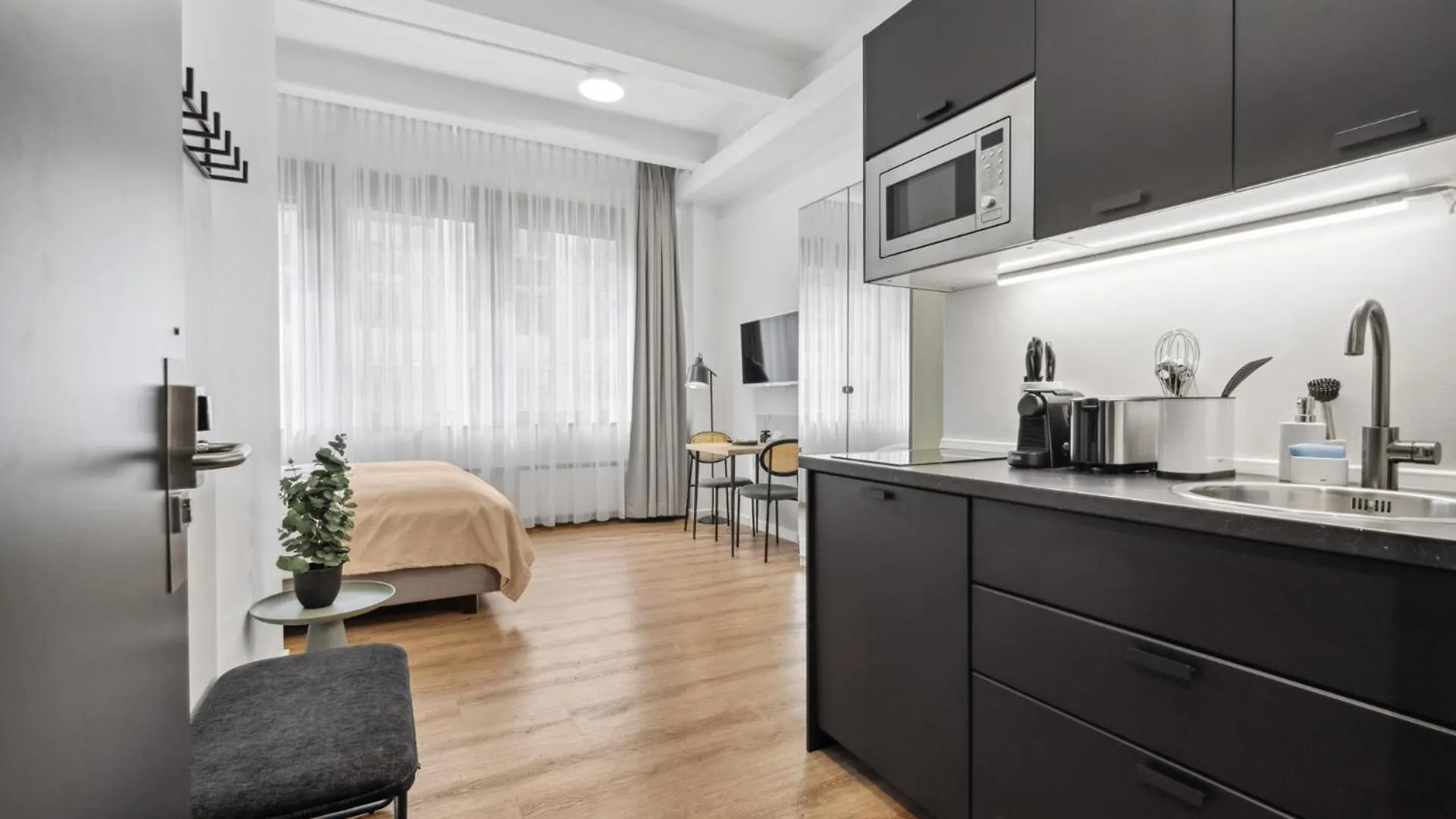 Limehome Munich Fritz-Erler Str 4*,